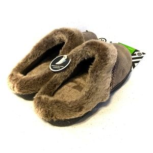 Gift Idea! NWT Isotoner Woodlands Women's Slippers